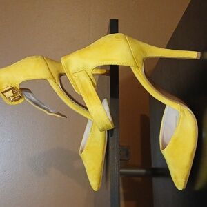 Women lightly worn shoes